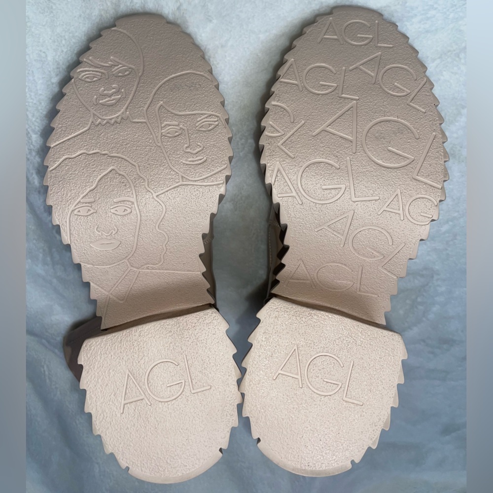 AGL Tiggy Stretch Patent Bootie NWOT - Picture 9 of 10